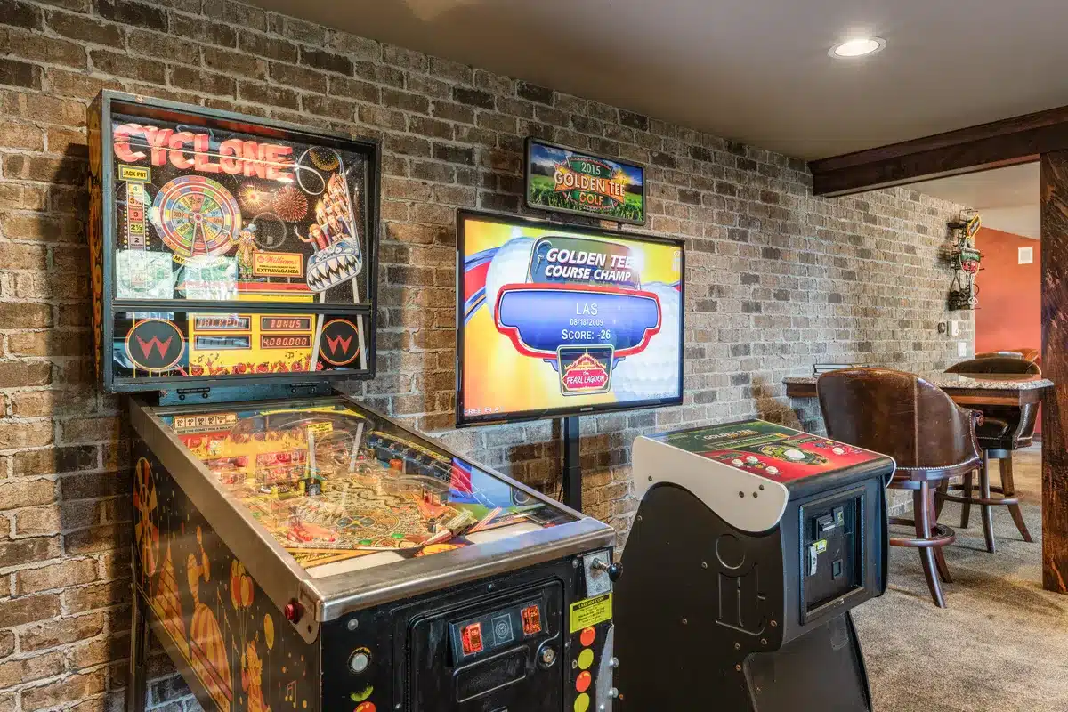 Game room at Mansion on the Lake featuring Cyclone and Golden Tee arcade games for added entertainment