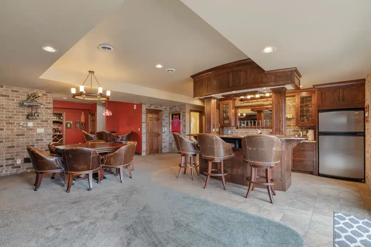 Downstairs entertainment room at Mansion on the Lake with bar and poker tables for social gatherings